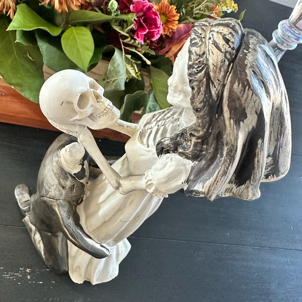 💀🖤 Gothic Skeleton Bride & Groom Figurine Halloween Day of the Dead Wedding Gift - Picture 6 of 6